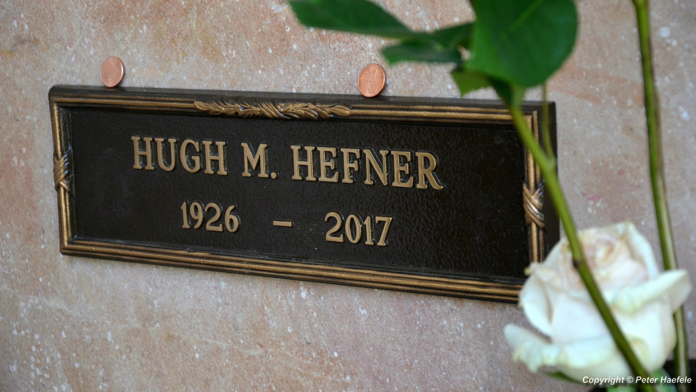 Das Grab von Hugh Hefner auf dem Westwood Village Memorial Park Cemetery - © Peter Haefele Fotografie