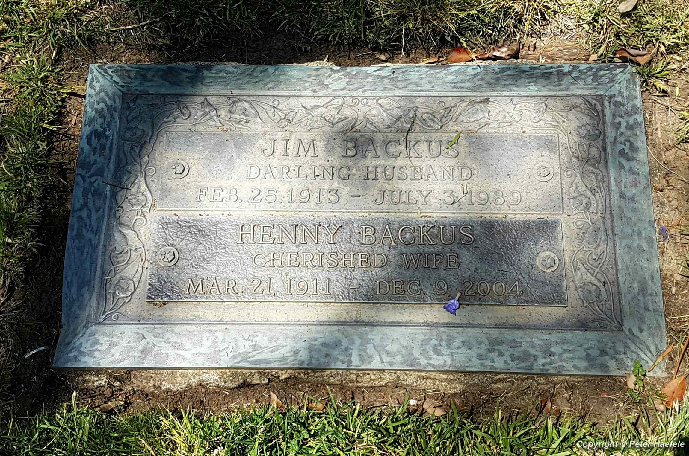 Das Grab von Jim Backus auf dem Westwood Village Memorial Park Cemetery - © Peter Haefele Fotografie
