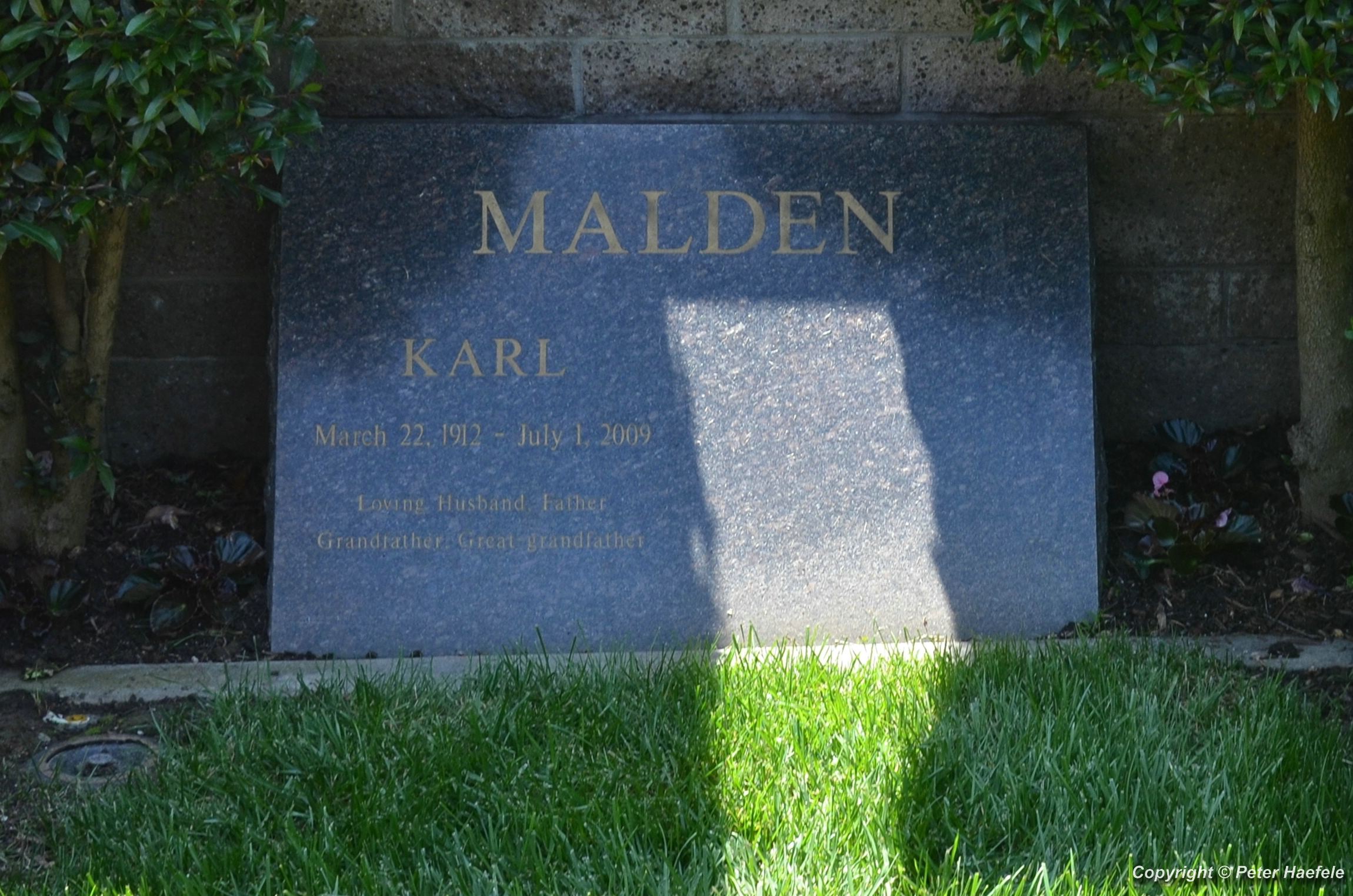 Das Grab von Karl Malden auf dem Westwood Village Memorial Park Cemetery - © Peter Haefele Fotografie