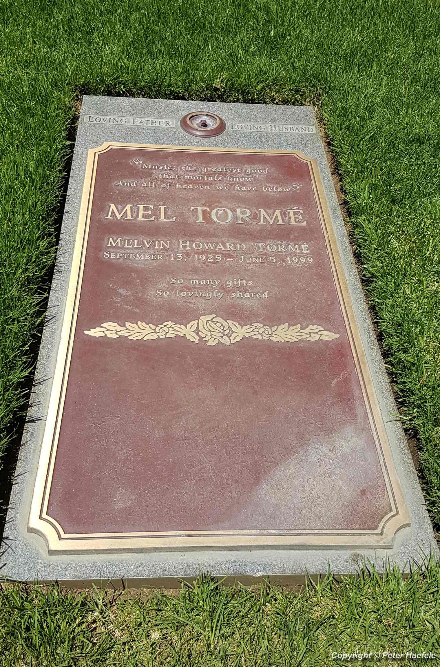 Westwood Village Memorial Park Cemetery Grab von Mel Torme - © Peter Haefele Fotografie