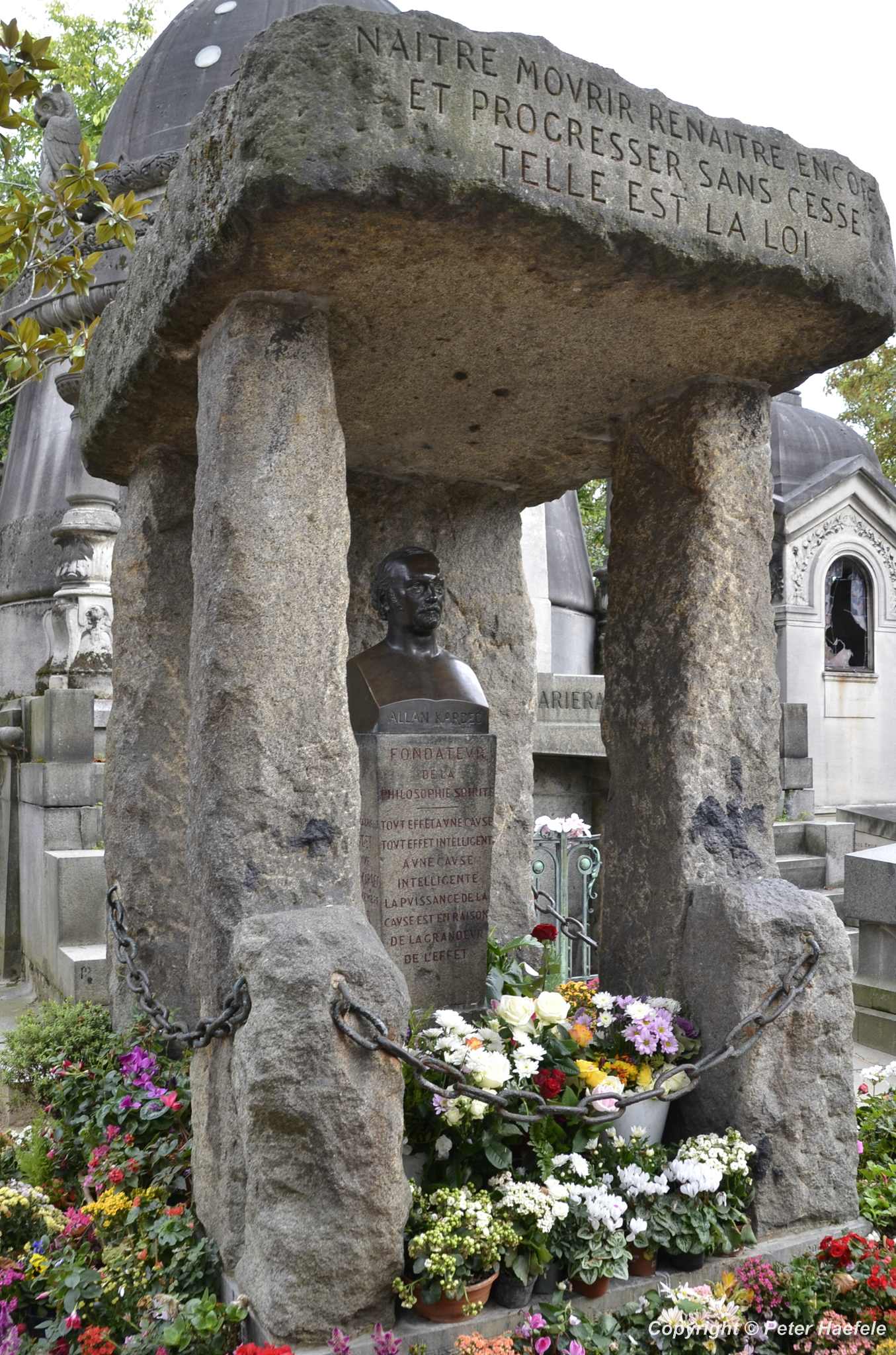Das Grab von Allan Kardec  - Père Lachaise, Paris, Frankreich -  © Peter Haefele Fotografie
