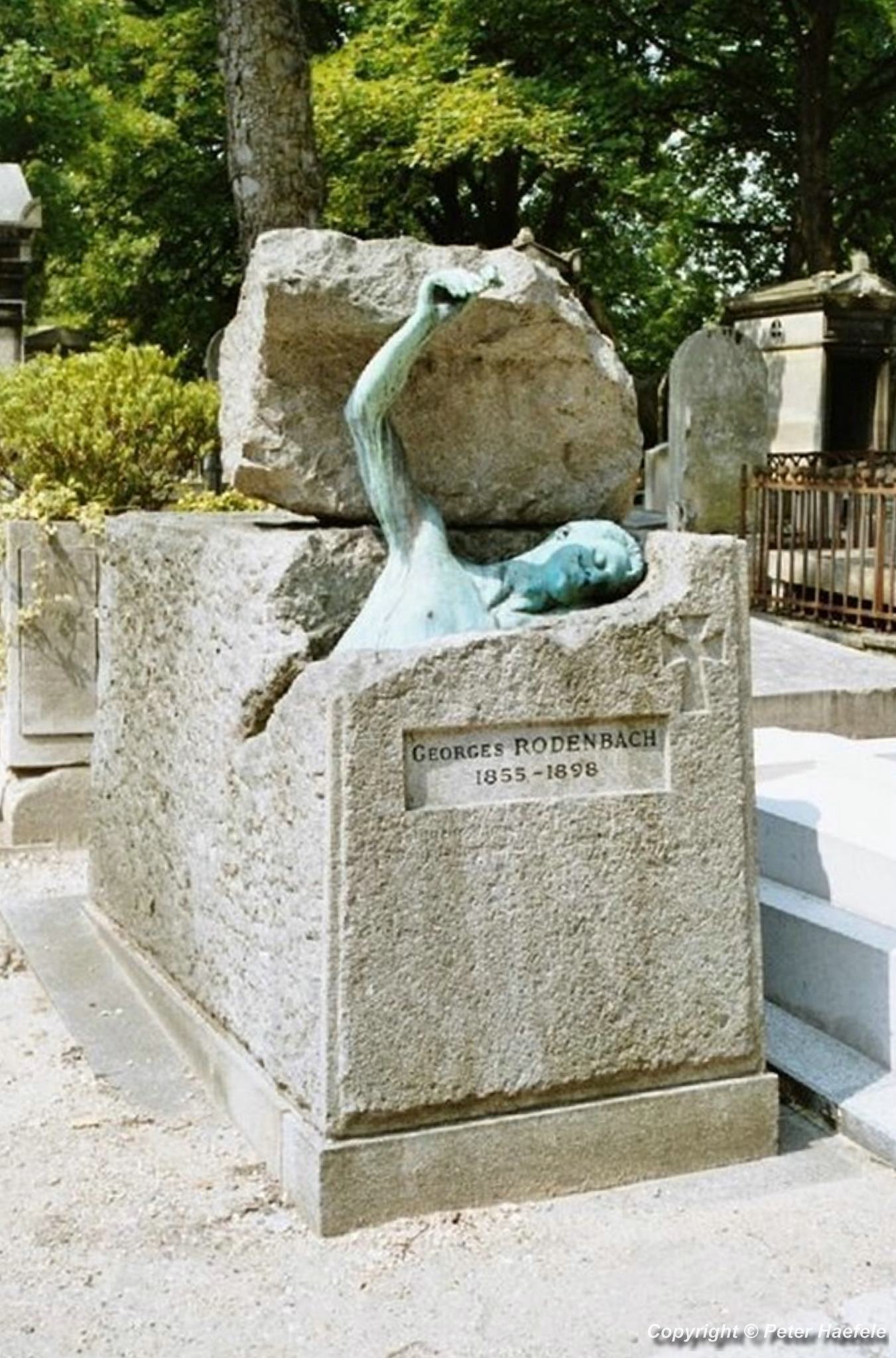 Das Grab von Georges Rodenbach  - Père Lachaise, Paris, Frankreich -  © Peter Haefele Fotografie